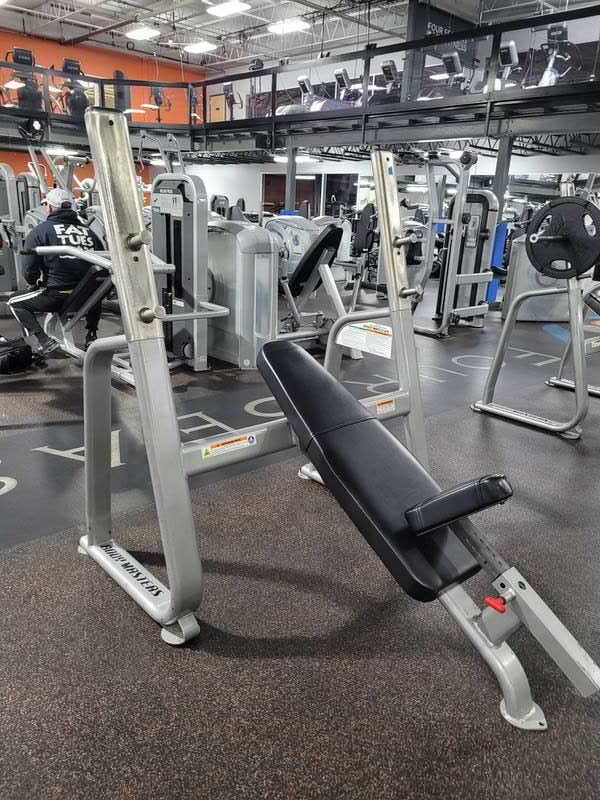 USED BODY MASTERS INCLINE OLYMPIC BENCH PRESS