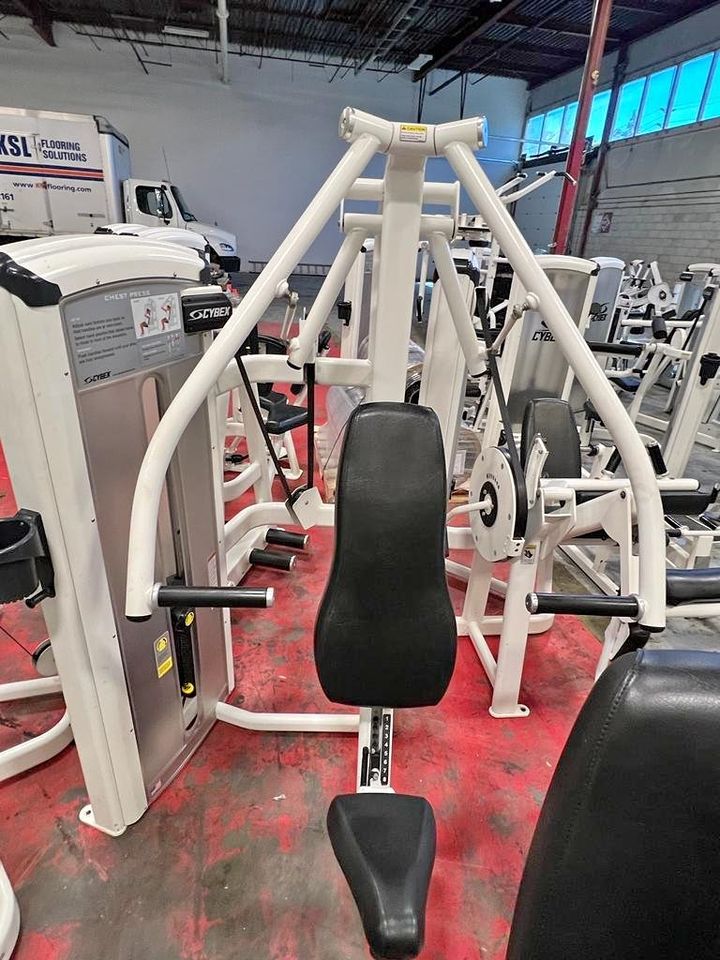 USED VR3 CHEST PRESS
